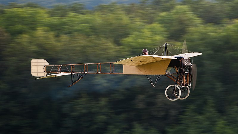 avion louis beriot conçu a Levallois Peret